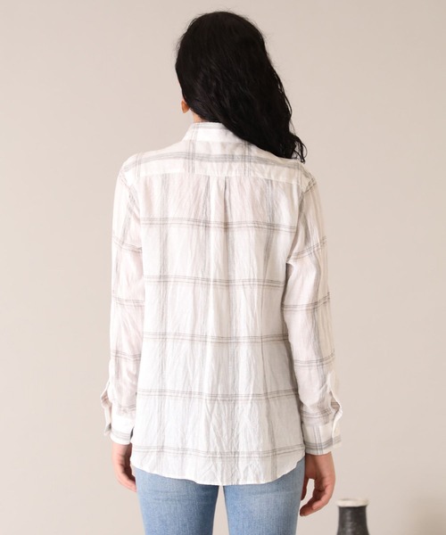 INED（イネド）の「パターンリネンシャツ《MONTI》（シャツ/ブラウス・レディース・オフホワイト/サックスブルー/ベージュ・9号/7号/11号）」の7枚目の写真