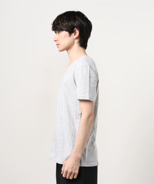 EMPORIO ARMANI（エンポリオアルマーニ）の「【EMPORIO ARMANI】ワンポイントロゴVネックTEE（Tシャツ/カットソー・メンズ・ホワイト/ネイビー/ブラック/グレー・M/L/XL/S）」の6枚目の写真