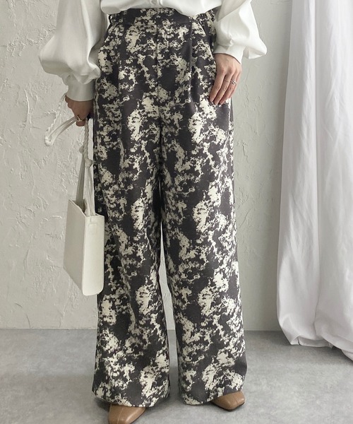 She's Closet（シーズクローゼット）の「総柄フルレングスストレートパンツ（その他パンツ・レディース・グレー/モカ/ブラック・FREE）」の3枚目の写真