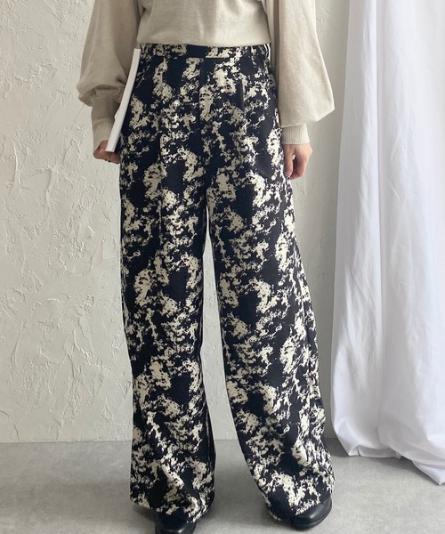 She's Closet（シーズクローゼット）の「総柄フルレングスストレートパンツ（その他パンツ・レディース・グレー/モカ/ブラック・FREE）」の2枚目の写真