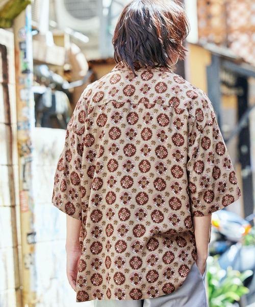 KANGOL（カンゴール）の「KANGOL/カンゴール 別注 ロゴ刺繍 ビッグシルエット 柄シャツ 総柄 オープンカラーシャツ アロハシャツ（シャツ/ブラウス・メンズ・ベージュ系その他/ブルー系その他5/ブラウン系その他/ブルー系その他4/ブラック系その他/ブルー系その他3/ブラック系その他2/ホワイト系その他/ブルー系その他2/ブルー系その他/その他2/ベージュ系その他2/その他/ブラウン系その他2・FREE）」の17枚目の写真