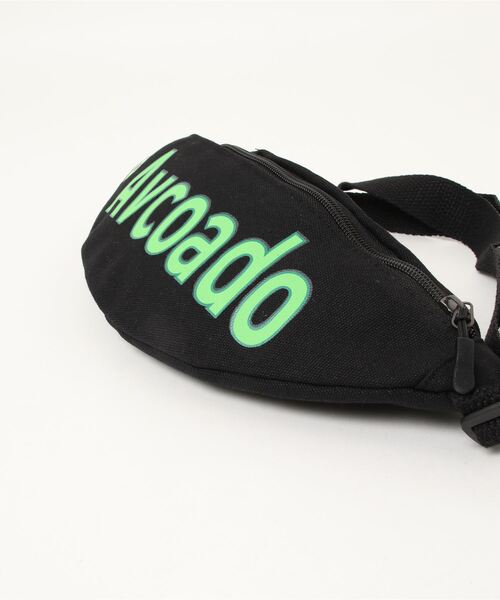 Anuenue(アヌエヌエ)の「アボカドロゴ入りボディバッグ(ボディバッグ/ウエストポーチ・レディース・ホワイト/ブラック・FREE)」の5枚目の写真