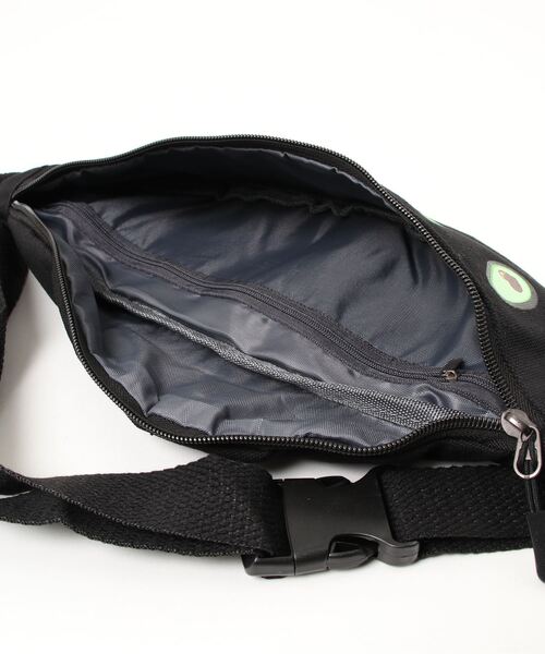 Anuenue(アヌエヌエ)の「アボカドロゴ入りボディバッグ(ボディバッグ/ウエストポーチ・レディース・ホワイト/ブラック・FREE)」の6枚目の写真