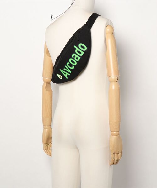 Anuenue(アヌエヌエ)の「アボカドロゴ入りボディバッグ(ボディバッグ/ウエストポーチ・レディース・ホワイト/ブラック・FREE)」の3枚目の写真