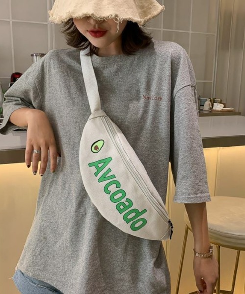 Anuenue(アヌエヌエ)の「アボカドロゴ入りボディバッグ(ボディバッグ/ウエストポーチ・レディース・ホワイト/ブラック・FREE)」の7枚目の写真