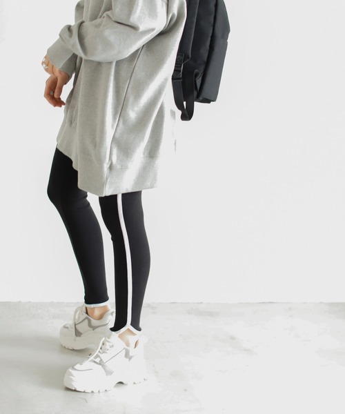 Auntie Rosa Holiday(アンティローザホリデー)の「パイピングレギンス(レギンス/スパッツ・レディース・グレー/ブラック・FREE)」の1枚目の写真