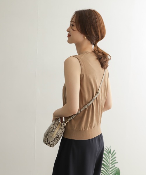 URBAN RESEARCH DOORS（アーバンリサーチドアーズ）の「ハイツイストコットンノースリーブニット（ニット/セーター・レディース・ブラック/ベージュ/ブルー/グリーン系その他・ONE）」の18枚目の写真