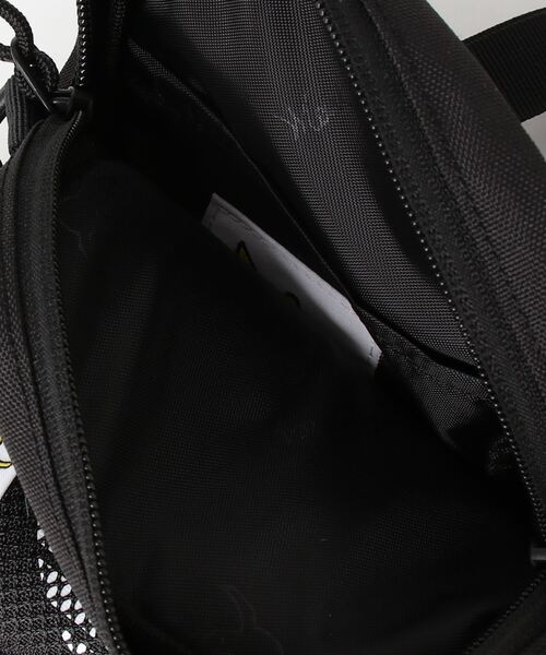 Mark Gonzales(マーク・ゴンザレス)の「MARK GONZALES/マークゴンザレス ナイロンリップ プリントメッシュポケット ミニショルダーバッグ(ショルダーバッグ・メンズ・ホワイト/グレー/ブラック・FREE)」の4枚目の写真