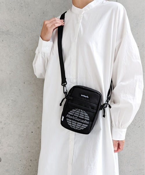 Mark Gonzales(マーク・ゴンザレス)の「MARK GONZALES/マークゴンザレス ナイロンリップ プリントメッシュポケット ミニショルダーバッグ(ショルダーバッグ・メンズ・ホワイト/グレー/ブラック・FREE)」の18枚目の写真