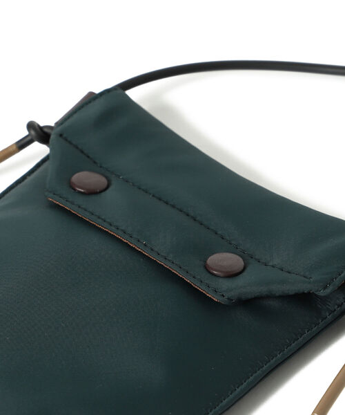 BEAMS LIGHTS（ビームスライツ）の「BEAMS LIGHTS / ナイロン ミニショルダーバッグ（ショルダーバッグ・メンズ・ブラック/ダークグリーン・ONE SIZE）」の7枚目の写真