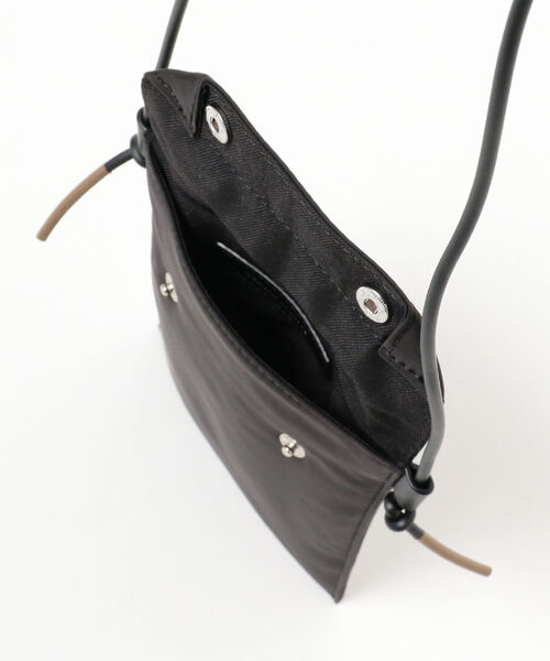BEAMS LIGHTS（ビームスライツ）の「BEAMS LIGHTS / ナイロン ミニショルダーバッグ（ショルダーバッグ・メンズ・ブラック/ダークグリーン・ONE SIZE）」の13枚目の写真