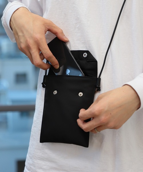 BEAMS LIGHTS（ビームスライツ）の「BEAMS LIGHTS / ナイロン ミニショルダーバッグ（ショルダーバッグ・メンズ・ブラック/ダークグリーン・ONE SIZE）」の2枚目の写真