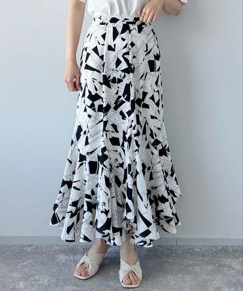 mysty woman（ミスティウーマン）の「エスカルゴマーメイドスカート 956303（スカート・レディース・ブラック/アイボリー/ブラック系/ライトブラウン/ベージュ/ブラウン系/オフホワイト/ボルドー/ホワイト/ブラック系9/ホワイト系7/ブラウン系4/ホワイト系3/ブラック系6/ブラック系7/ブラック系8/ホワイト系1/その他・FREE）」の6枚目の写真