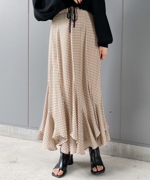 mysty woman（ミスティウーマン）の「エスカルゴマーメイドスカート 956303（スカート・レディース・ブラック/アイボリー/ブラック系/ライトブラウン/ベージュ/ブラウン系/オフホワイト/ボルドー/ホワイト/ブラック系9/ホワイト系7/ブラウン系4/ホワイト系3/ブラック系6/ブラック系7/ブラック系8/ホワイト系1/その他・FREE）」の4枚目の写真