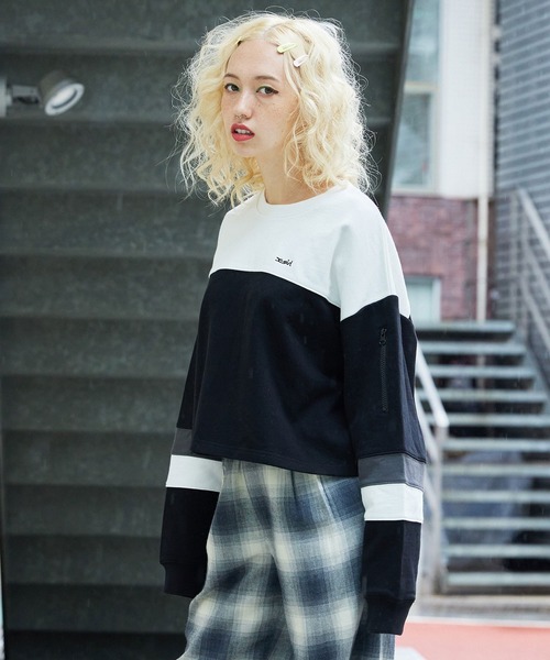 X-girl（エックスガール）の「CROPPED SWEAT TOP（スウェット・レディース・ライトブルー/ブラック/ベージュ・S/M）」の2枚目の写真