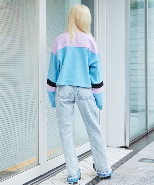 X-girl（エックスガール）の「CROPPED SWEAT TOP（スウェット・レディース・ライトブルー/ブラック/ベージュ・S/M）」の4枚目の写真