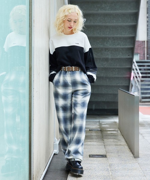 X-girl（エックスガール）の「CROPPED SWEAT TOP（スウェット・レディース・ライトブルー/ブラック/ベージュ・S/M）」の17枚目の写真