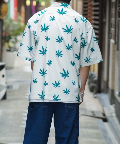 SPINNS（スピンズ）の「【ゆったりシルエット】リーフ総柄デザイン 半袖オープンカラーシャツ（シャツ/ブラウス・メンズ・ホワイト/ブラック・ONESIZE）」の7枚目の写真