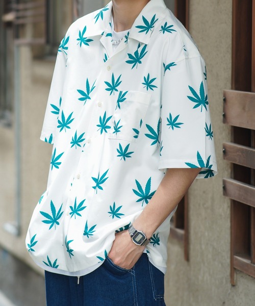 SPINNS（スピンズ）の「【ゆったりシルエット】リーフ総柄デザイン 半袖オープンカラーシャツ（シャツ/ブラウス・メンズ・ホワイト/ブラック・ONESIZE）」の4枚目の写真