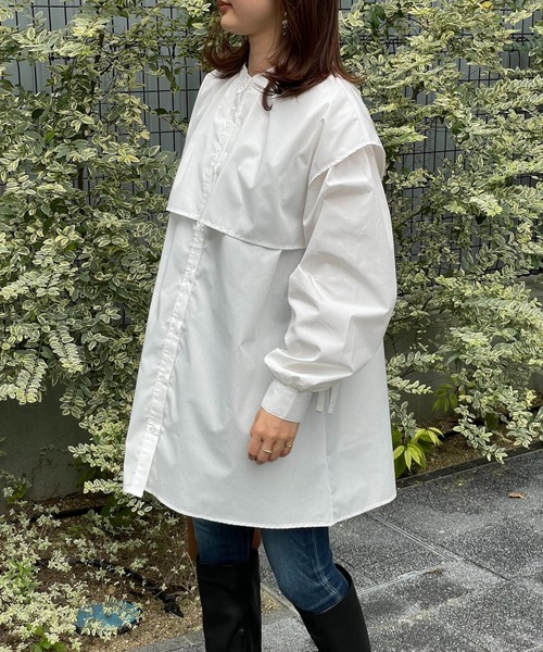 4youstory（フォーユーストーリー）の「サイドリボンケープシャツ（シャツ/ブラウス・レディース・ブラック/オフホワイト/マスタード/モカ・MEDIUM）」の2枚目の写真