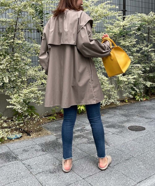 4youstory（フォーユーストーリー）の「サイドリボンケープシャツ（シャツ/ブラウス・レディース・ブラック/オフホワイト/マスタード/モカ・MEDIUM）」の10枚目の写真