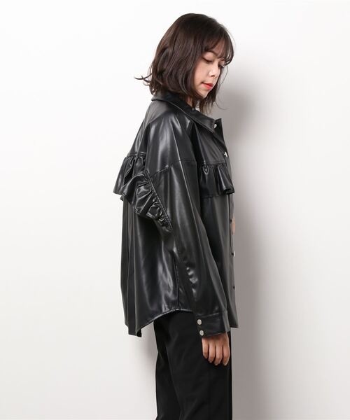 ENVYM（アンビー）の「レザーライクフリルＳＨ ＪＫ（その他アウター・レディース・ブラック/アイボリー・FREE）」の6枚目の写真