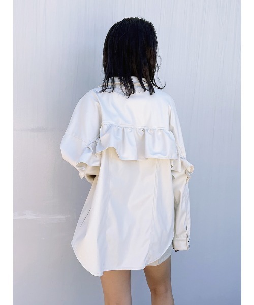 ENVYM（アンビー）の「レザーライクフリルＳＨ ＪＫ（その他アウター・レディース・ブラック/アイボリー・FREE）」の3枚目の写真