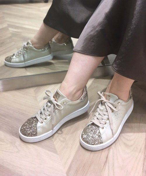 diana（プラスダイアナ）の「ビジュー付きグリッタースニーカー
