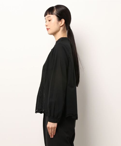 Te chichi(テチチ)の「刺繍ハイネックブラウス(シャツ/ブラウス・レディース・オフホワイト/ブラック/ブルー・フリ-)」の5枚目の写真