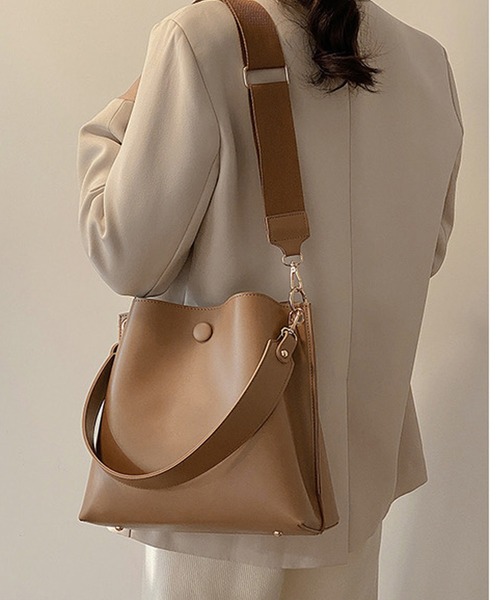 SMILE ORCHID（スマイルオーキッド）の「ショルダー紐2本付き2wayショルダーバッグ＆トートバッグ（ショルダーバッグ・レディース・ブラック/ベージュ/ブラウン/アイボリー・FREE）」の4枚目の写真