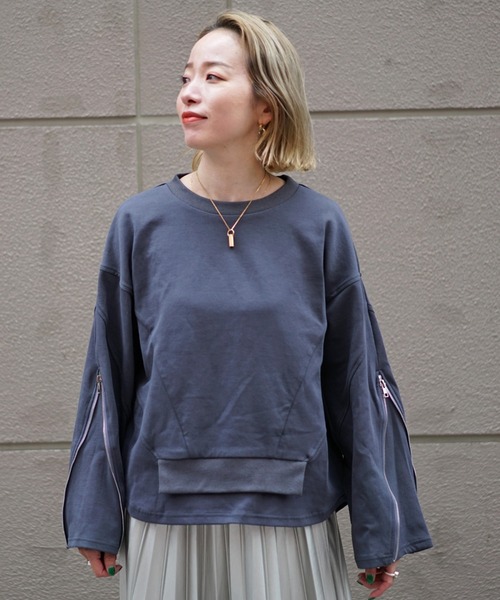 AULA AILA（アウラアイラ）の「AULA AILA（アウラ アイラ）別注レイヤードプルオーバー（Tシャツ/カットソー・レディース・チャコールグレー/オフホワイト・0）」の2枚目の写真