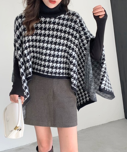 Diosfront（ディオスフロント）の「ハイネック千鳥柄ジャガードニットポンチョ（ポンチョ・レディース・ブラック/ベージュ・FREE）」の5枚目の写真