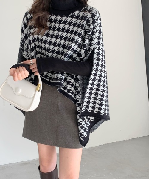 Diosfront（ディオスフロント）の「ハイネック千鳥柄ジャガードニットポンチョ（ポンチョ・レディース・ブラック/ベージュ・FREE）」の6枚目の写真