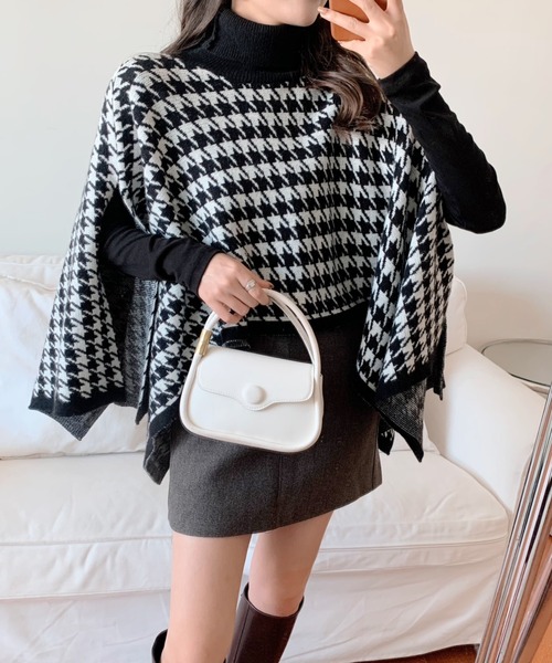 Diosfront（ディオスフロント）の「ハイネック千鳥柄ジャガードニットポンチョ（ポンチョ・レディース・ブラック/ベージュ・FREE）」の13枚目の写真