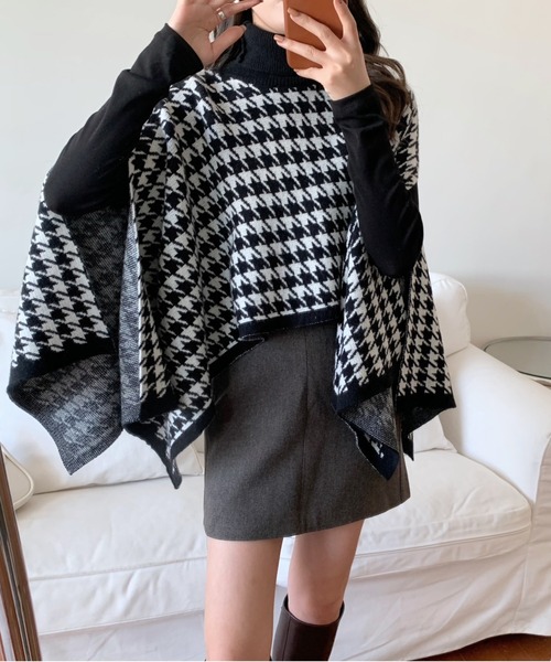 Diosfront（ディオスフロント）の「ハイネック千鳥柄ジャガードニットポンチョ（ポンチョ・レディース・ブラック/ベージュ・FREE）」の14枚目の写真