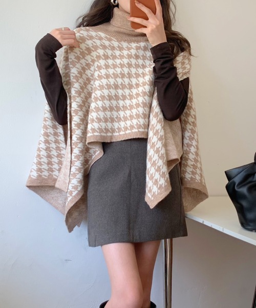 Diosfront（ディオスフロント）の「ハイネック千鳥柄ジャガードニットポンチョ（ポンチョ・レディース・ブラック/ベージュ・FREE）」の15枚目の写真