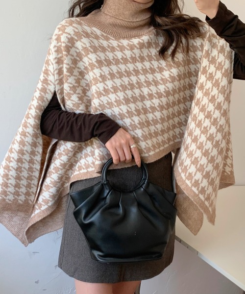 Diosfront（ディオスフロント）の「ハイネック千鳥柄ジャガードニットポンチョ（ポンチョ・レディース・ブラック/ベージュ・FREE）」の19枚目の写真