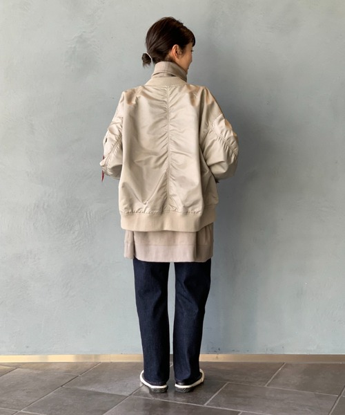 Alpha Industries(アルファインダストリーズ)の「MA-1/ALPHA別注/ブルゾン(ナイロンジャケット・レディース・ライトグレー/ブラック・S size/M size/L size)」の8枚目の写真