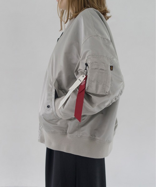 Alpha Industries(アルファインダストリーズ)の「MA-1/ALPHA別注/ブルゾン(ナイロンジャケット・レディース・ライトグレー/ブラック・S size/M size/L size)」の20枚目の写真