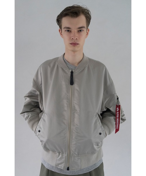 Alpha Industries(アルファインダストリーズ)の「MA-1/ALPHA別注/ブルゾン(ナイロンジャケット・レディース・ライトグレー/ブラック・S size/M size/L size)」の3枚目の写真