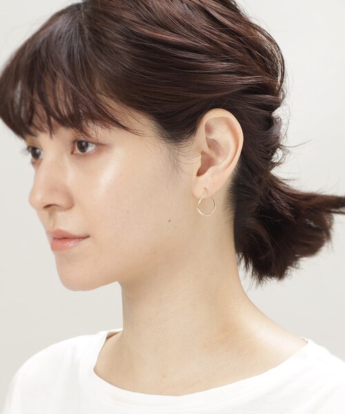 COCOSHNIK（ココシュニック）の「K10中空丸線 S字フープピアス小（ピアス（両耳用）・レディース・ホワイト系その他7・00）」の3枚目の写真