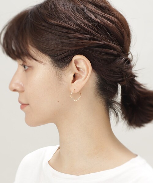 COCOSHNIK（ココシュニック）の「K10中空丸線 S字フープピアス小（ピアス（両耳用）・レディース・ホワイト系その他7・00）」の9枚目の写真