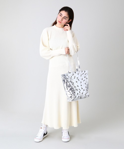 Casselini(キャセリーニ)の「Casselini 【fmn別注】シアー刺繍シートBag(ショルダーバッグ・レディース・ホワイト/シルバー・FREE)」の4枚目の写真