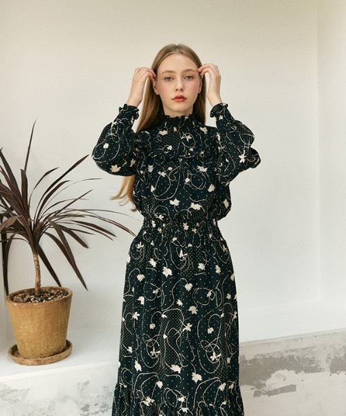 DEBB（デップ）の「【DEBB 】スモーキングフラワーマキシワンピース / Smocking Flower Maxi Dress（ワンピース・レディース・ブラック・SMALL/MEDIUM）」の3枚目の写真