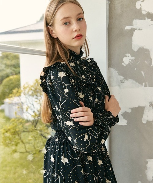 DEBB（デップ）の「【DEBB 】スモーキングフラワーマキシワンピース / Smocking Flower Maxi Dress（ワンピース・レディース・ブラック・SMALL/MEDIUM）」の2枚目の写真