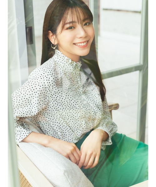 Te chichi(テチチ)の「スタンドフリルピンタックレースブラウス(シャツ/ブラウス・レディース・ブラック/オフホワイト/イエロー/ブルー・フリ-)」の5枚目の写真