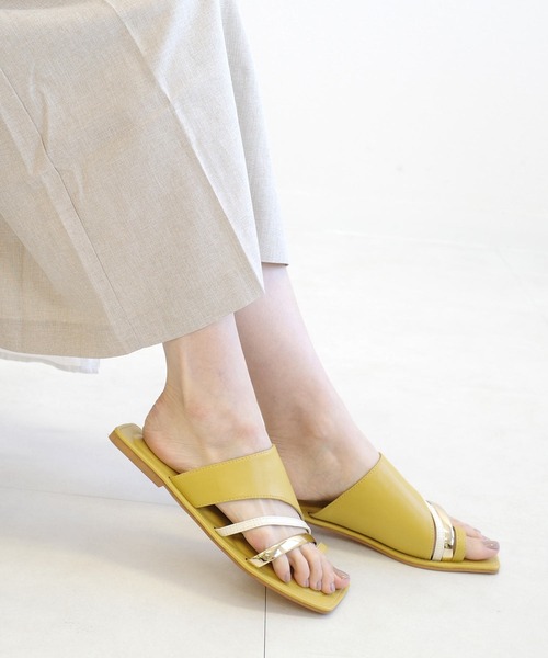AmiAmi（アミアミ）の「スクエアトゥトリプルラインサンダル（サンダル・レディース・ブラック/ブラウン/イエロー/アイボリー・LL/S/M/L）」の7枚目の写真