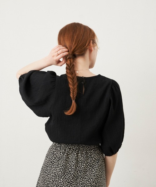 hinari（ヒナリ）の「パフスリーブシャーリングブラウス（Tシャツ/カットソー・レディース・アイボリー/ブラック/オリーブ/ベージュ/チャコールグレー・FREE）」の20枚目の写真