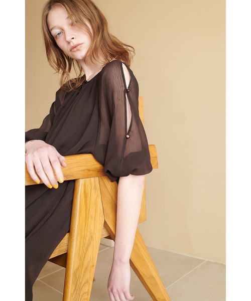 natural couture（ナチュラルクチュール）の「さりげない肌見せが魅力 シアー楊柳スリットデザインワンピース（ワンピース・レディース・オフホワイト/ブラウン/グリーン/ピンク・LARGE/FREE）」の16枚目の写真