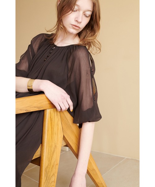 natural couture（ナチュラルクチュール）の「さりげない肌見せが魅力 シアー楊柳スリットデザインワンピース（ワンピース・レディース・オフホワイト/ブラウン/グリーン/ピンク・LARGE/FREE）」の17枚目の写真